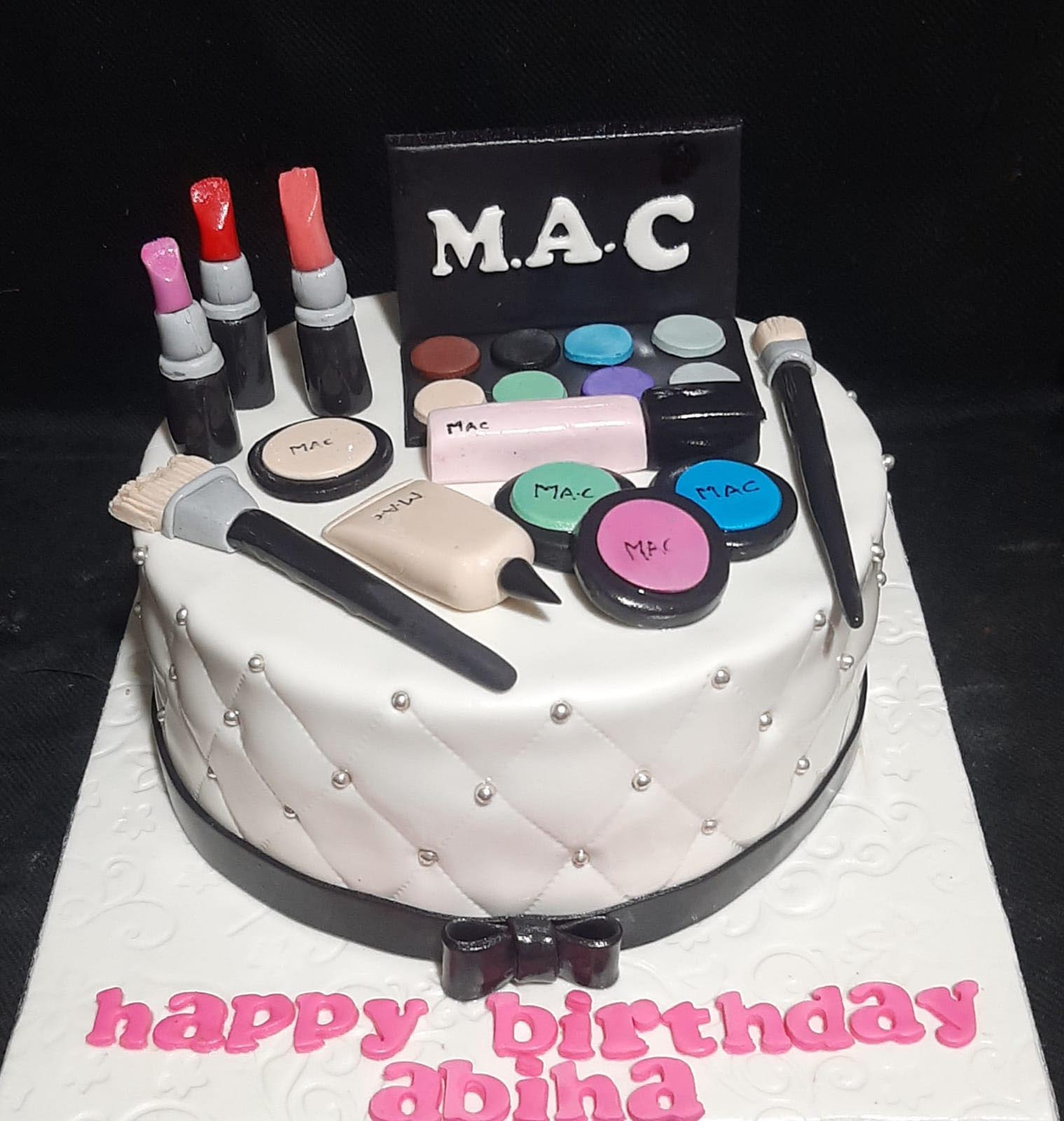 Makeup Theme Birthday Cakes – Customize Cake – Marbella Cakes